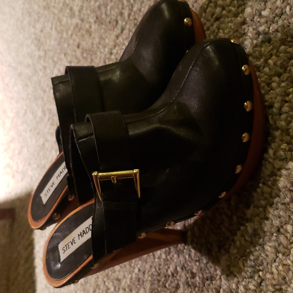 **BRAND NEW** Steve Madden Leather and Wooden Heels w/ Gold Studs Size 6 1/2 US